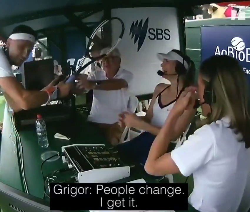 Maria Sharapova : “He’s looking at me, tell him to stop looking” Grigor : “I thought you loved yellow on me” Well people change 🤣🤣🤣