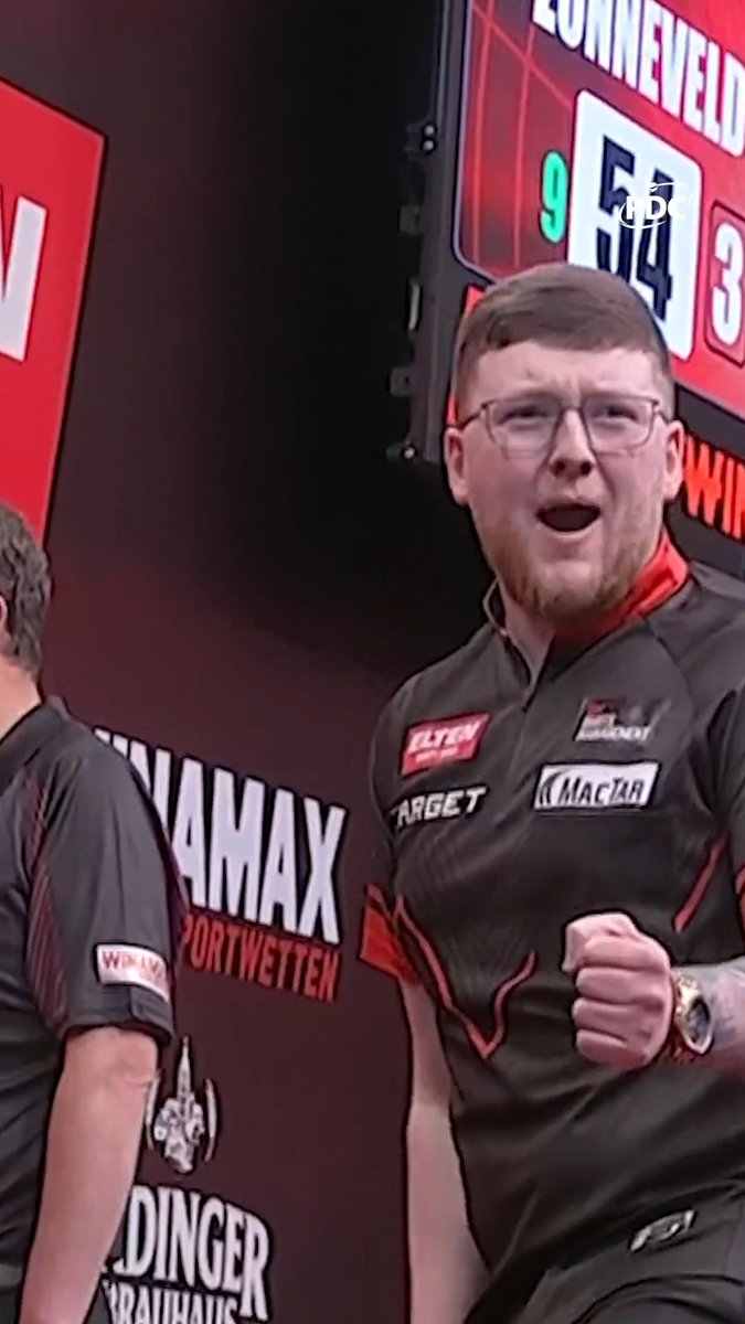 They call him Dynamite for a reason... 💥 Keane Barry produced the moment of the afternoon in our opening session, landing a clincial 130 checkout to seal the win over Niels Zonneveld!