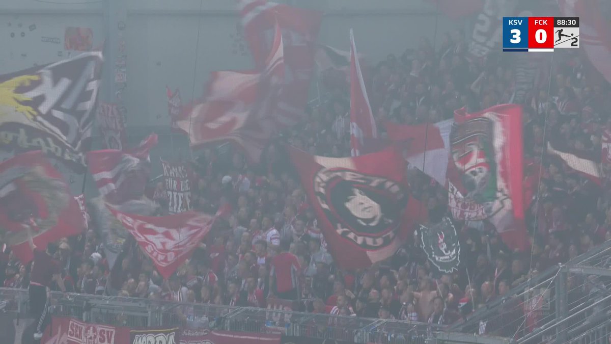 Respekt, FCK-Fans! 👏 700km Auswärtsfahrt am Freitagabend, 0:3-Niederlage und trotzdem voller Support! 💪 Die 2. Bundesliga live auf Sky 🍿📺 #sky2bundesliga #2bundesliga #KSVFCK