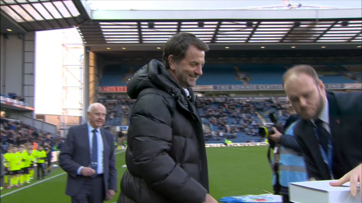 A wholesome moment as Tim Sherwood receives an honour cap from Blackburn Rovers for their 150th anniversary 💙