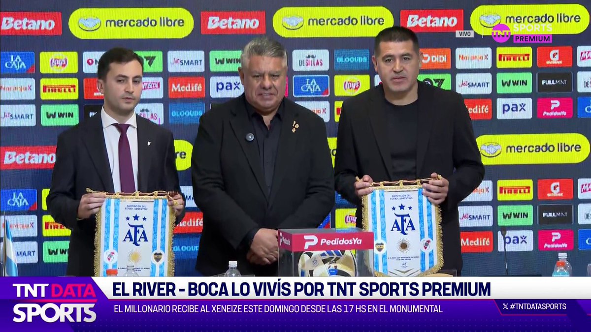 Di Carlo saludó "a su par de Boca, Presidente". Tapia se hizo el vivo y le preguntó a cuál presidente saludaba. Stefano le respondió "a ambos". Si ambos son bosteros...