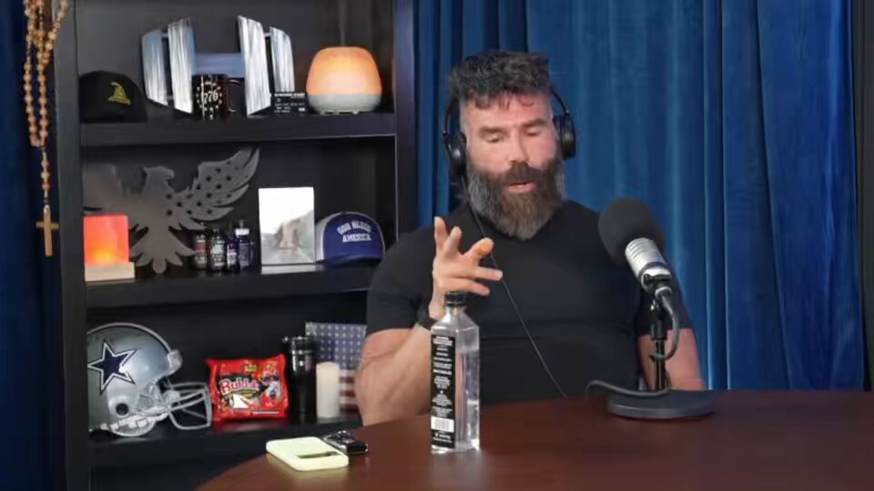 Dan Bilzerian on Donald Trump depicting himself as Jesus and Israel not wanting peace 🫣 “He is like my base is so f*cking stupid, they’re going to follow me it doesn’t matter what i say”