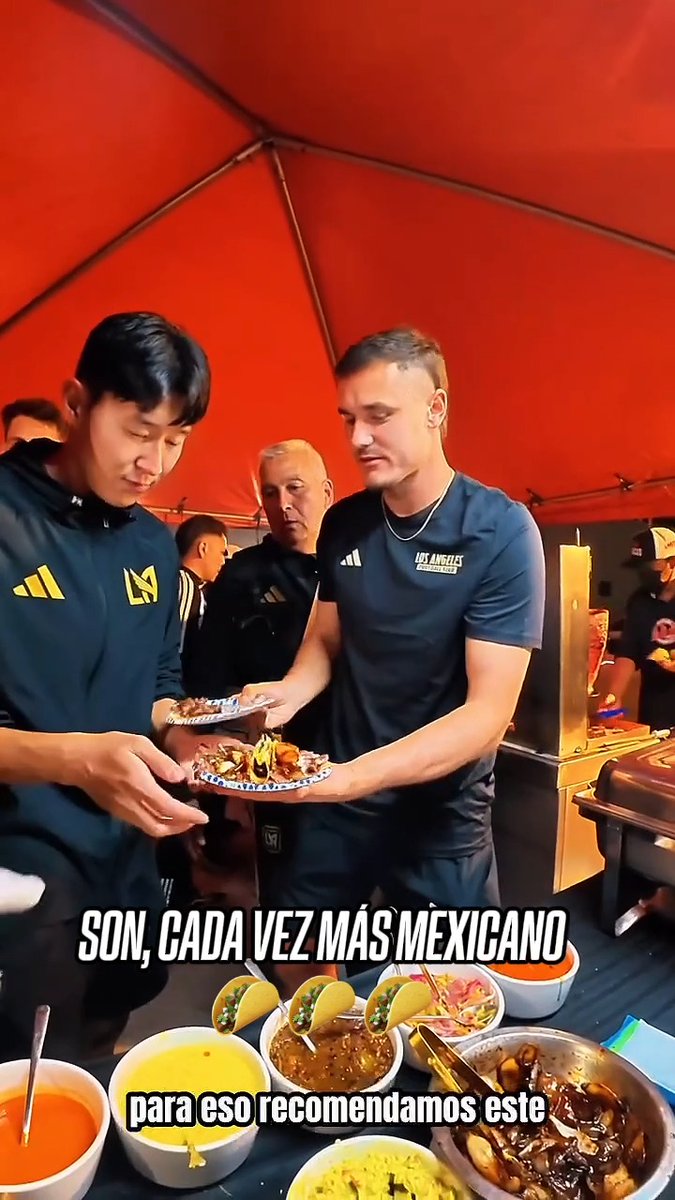 ยกSON, HERMANO, YA ERES MEXICANO! ๐ฒ๐ฝ ๐ฎ El surcoreano aprovechรณ su visita con LAFC para probar los tacos ๐ ๐ฅ elremolkito