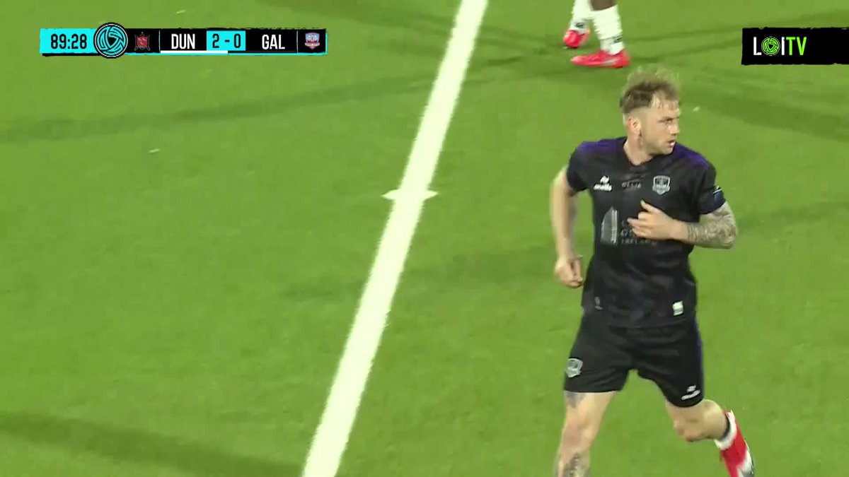 An unbelievable effort by Stephen Walsh flies into the back of the Dundalk net! 👏 Galway are back in it with just a few minutes left on the clock.