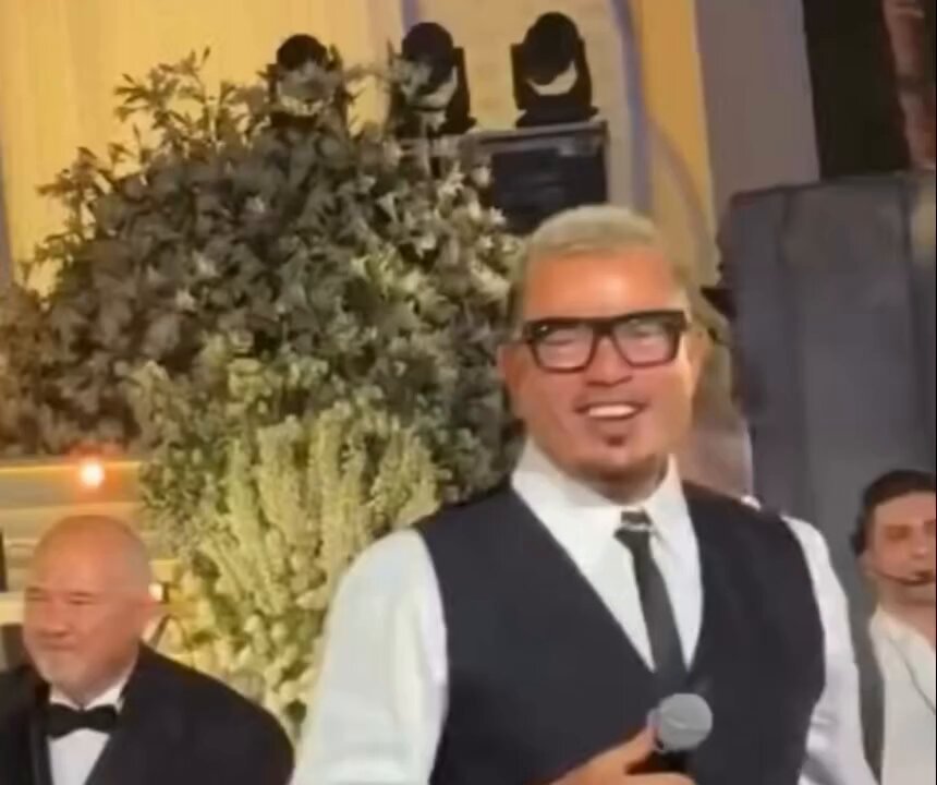 ازاي بيقولوا عل الحب الاول بيتنسى؟ ويقولك دايما الراجل هو اول حد بينسى عمرو اهو اول حد منسيش وعينه اول مجت عل بنوته شبهه شيرين وهي صغيره جري عليها !! الي حب مش بيقدر ينسى هو دايما بيتمسك باخر مره قلبه كان فيها سليم وبيفضل عايش يدور عل نفس الروح