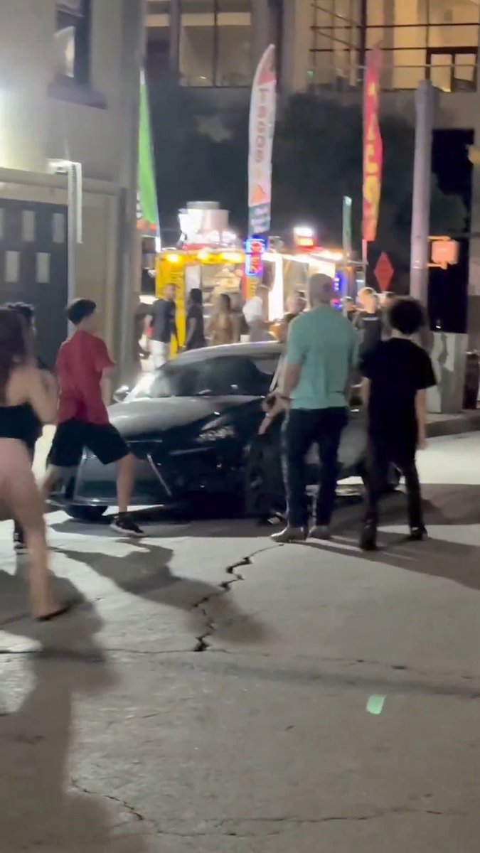 Dude knocks out guy then gets arrested Downtown ATX #fight #texas #knockout