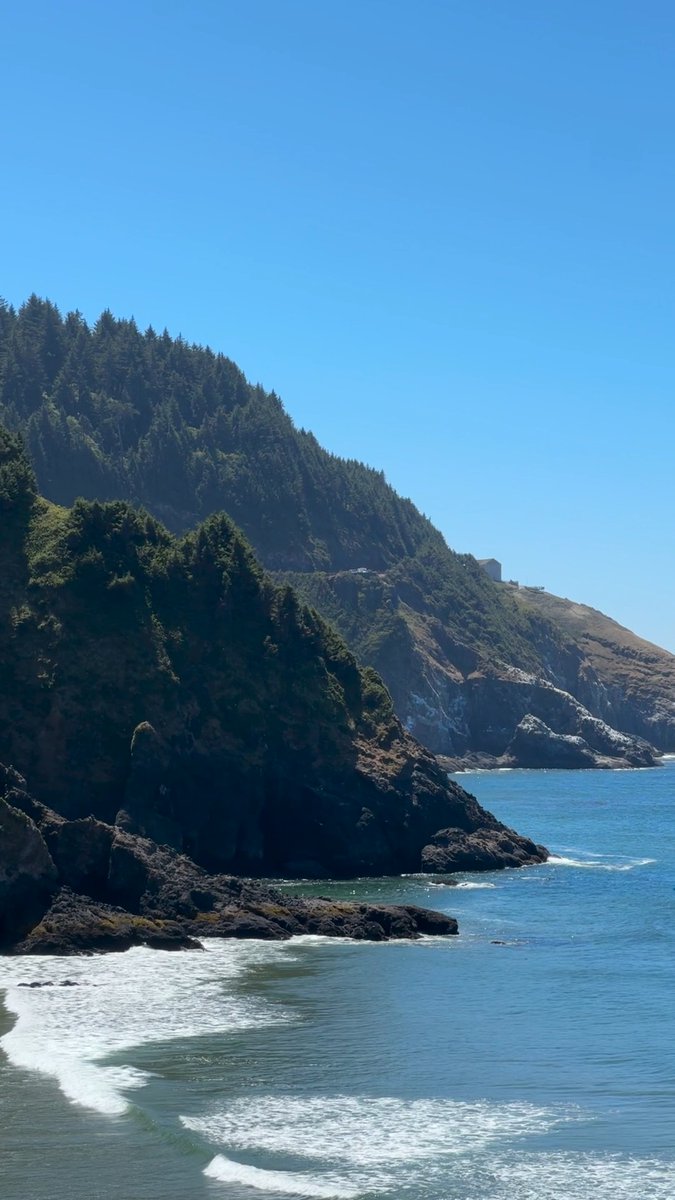 Our campus is spectacular, but have you seen our backyard? UO really has it all 🏔️🌊