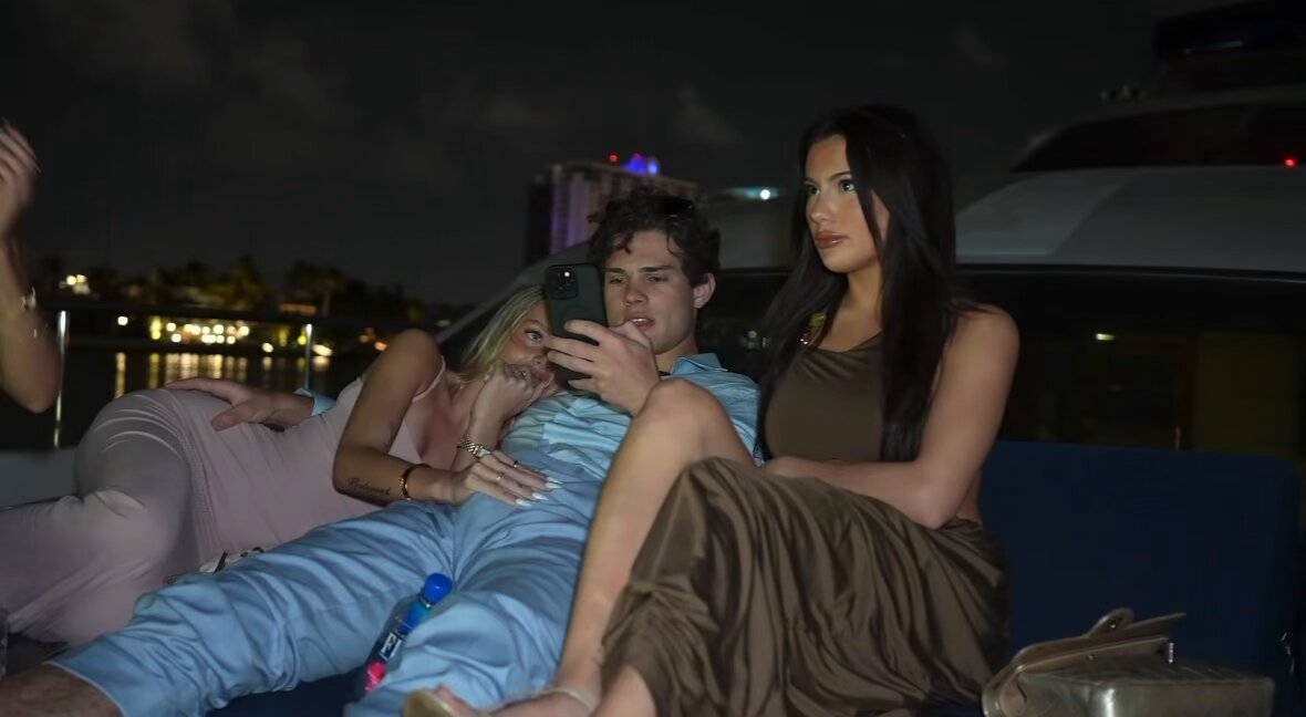 Clav had a foid RUBBING his D*CK while reading chat The boner was way too hard Wonder what they did later?😩☺️