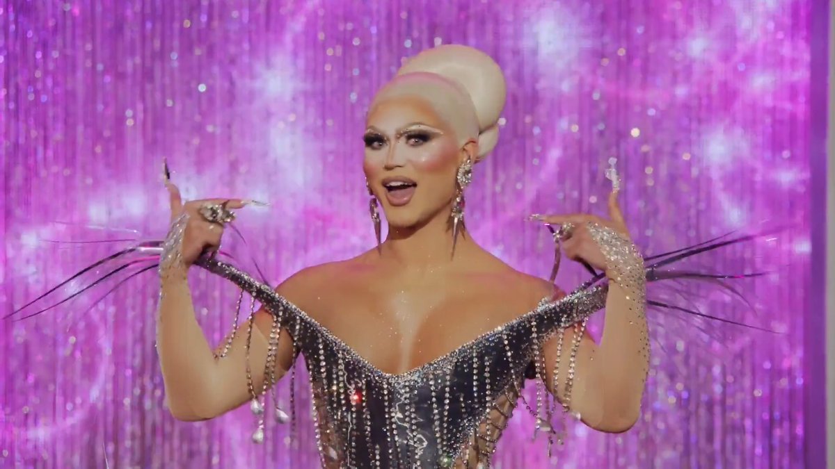 Welcome back to our reigning Miss Congeniality, Crystal Envy! 💎🩵 #DragRace