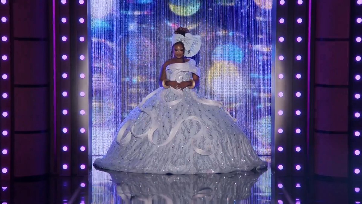 Yes, it do take Nurve! Please welcome back our reigning #DragRace queen, Onya Nurve! 💘