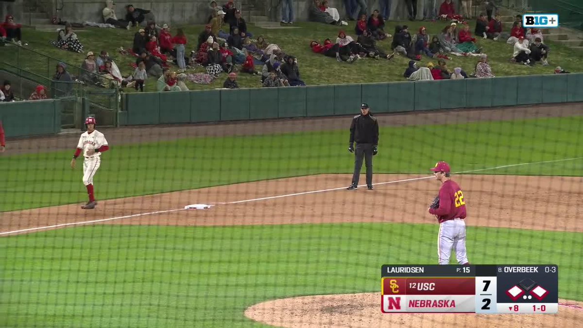 BEEK BARRELL‼️ Huskers cut the deficit to 2.