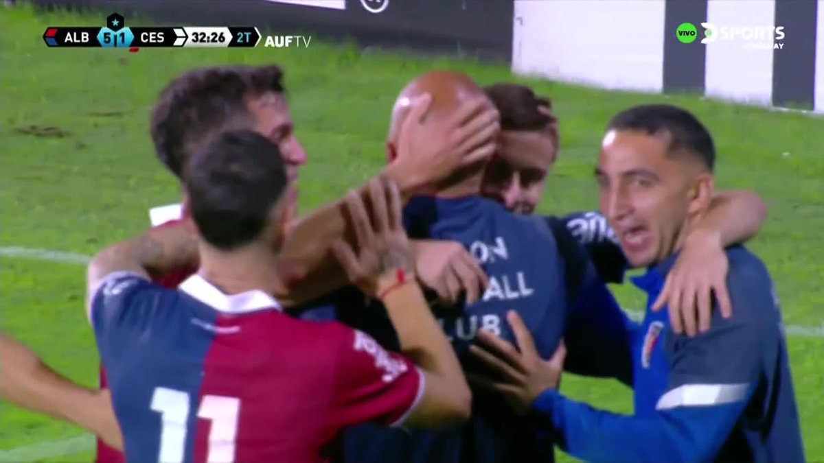 Che, el efecto que hace la pelota justo antes de llegar al golero 👀