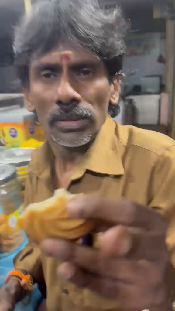 As RAJESH KANNAN J went for a stroll in the night he caught up with few people & here is one DMK supporter saying his vote is for Kuttiyappa at Kadayanallur. Being an MLA from the opposition party & still able to command this much support across caste & religion means this guy has done something remarkable. For the voters being accessible is the most important trait for an MLA.