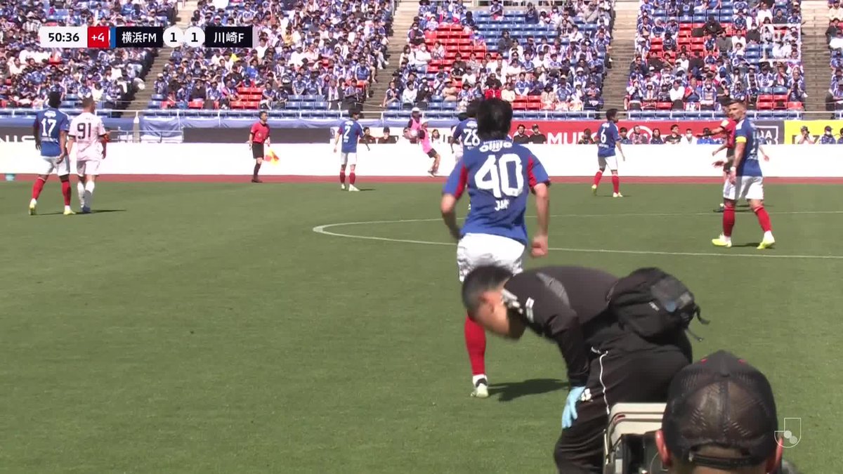 一瞬の隙 相手のミスを見逃さない 前半終了間際に天野純が同点ゴール ※天野はメディカルチェックを受けグラウンドへ 🏆明治安田J1百年構想リーグ 🆚横浜FM×川崎F 🆓DAZN 無料LIVE配信中 #Jリーグ #だったらDAZN