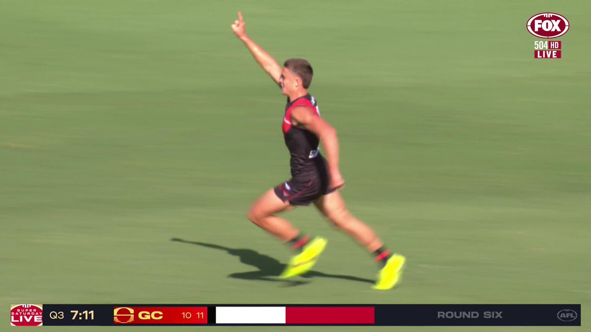 'HAVE A LOOK AT HIM!' 🏃 Sullivan Robey has his first goal at AFL level, and he is OFF TO THE RACES! ✈️ 📺 Watch #AFLSunsDons on Ch.504 or stream on Kayo: ✍️ BLOG 🔢 MATCH CENTRE