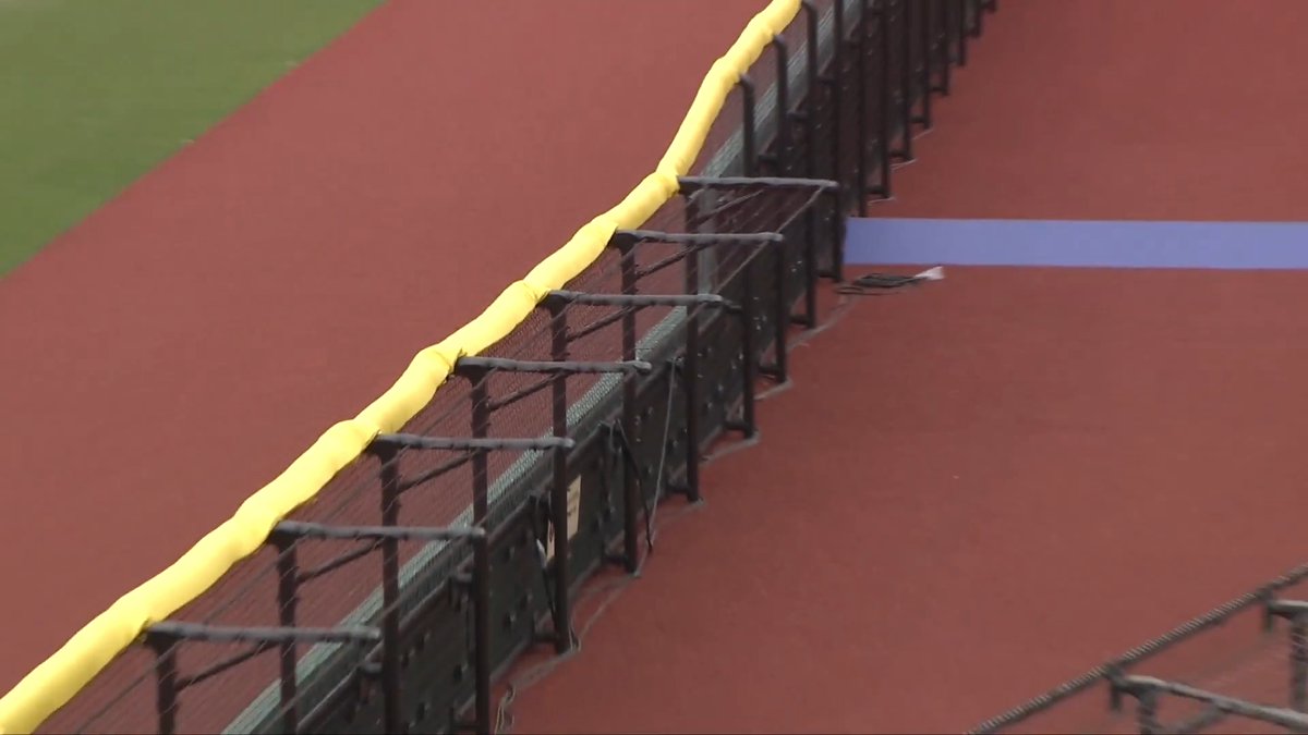 ボールが挟まる⁉⁉👀 東北楽天 辰己涼介 選手の2ベースヒットでボールが挟まるハプニング!😲 👇ライブ配信はこちら