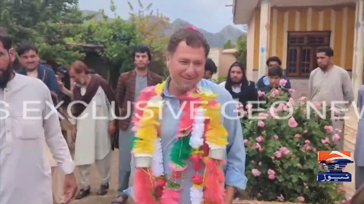 "اشارے سے نماز پڑھتا تھا۔۔۔" مردہ سمجھا جانے والا شخص 17 دن بعد ملبے سے زندہ نکل آیا