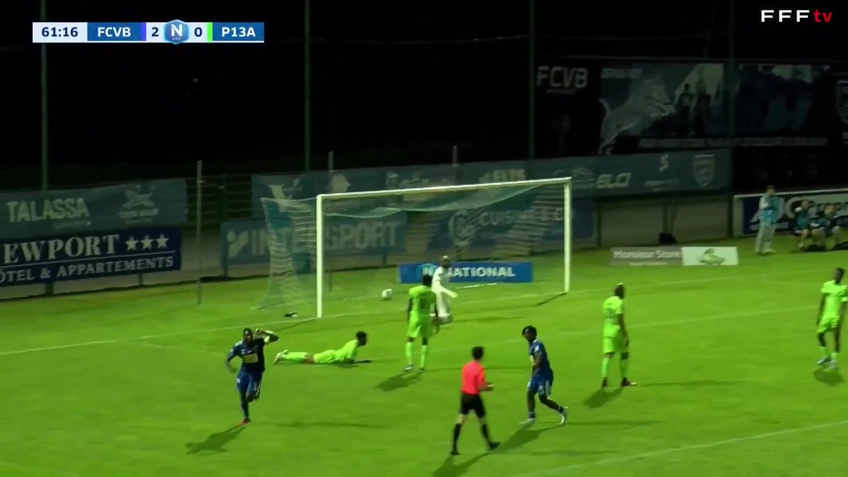 Le but le plus DRÔLE de la soirée d’hier a été inscrit par Malick Assef avec Villefranche : double frappe sur la barre puis but derrière ! 😅 (NationalFFF)