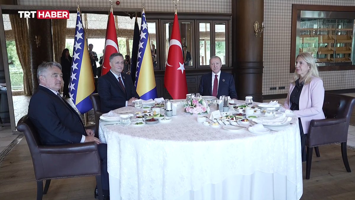 Cumhurbaşkanı Erdoğan, Antalya Diplomasi Forumu'nda Bosna Hersek Devlet Başkanlığı Konseyi üyeleri ile bir araya geldi. #ADF2026