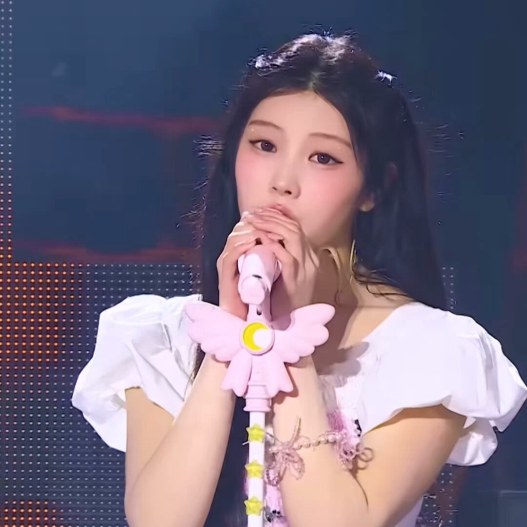 이때 원희 얼굴로 알티탄 날인데 솔직히 음색으로도 알티타야 한다고 생각함 레전드 솜사탕 음색이야..