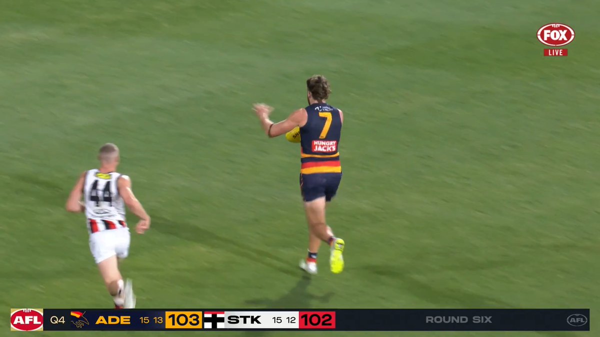 With 10 seconds left, there was one point in it 😮 Relive the last two minutes of #AFLCrowsSaints, thanks to OMO Australia.