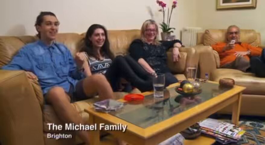 Gogglebox in 2014 reacting to 🇵🇱 2014 is still hilarious to this day. RIP Leon and June, the legends of the show