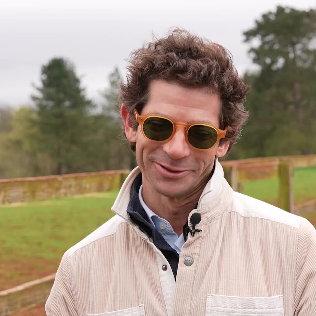 We recently went to see Randox Grand National winner Noble Yeats, and spoke to Sam Waley-Cohen about their incredible success at Aintree in 2022 ❤️ Brilliant memories of a horse who provided his connections with unforgettable moments. Daryl Jacob Aintree Racecourse