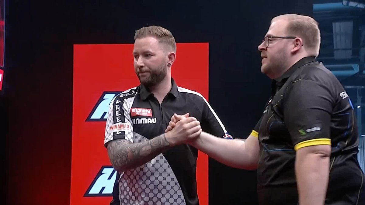 NOPPERT SURVIVES A SCARE! It wasn't the greatest match of darts, but Danny Noppert squeezes through to round three, pipping Oskar Lukasiak in a last-leg decider! 📺 #ET5