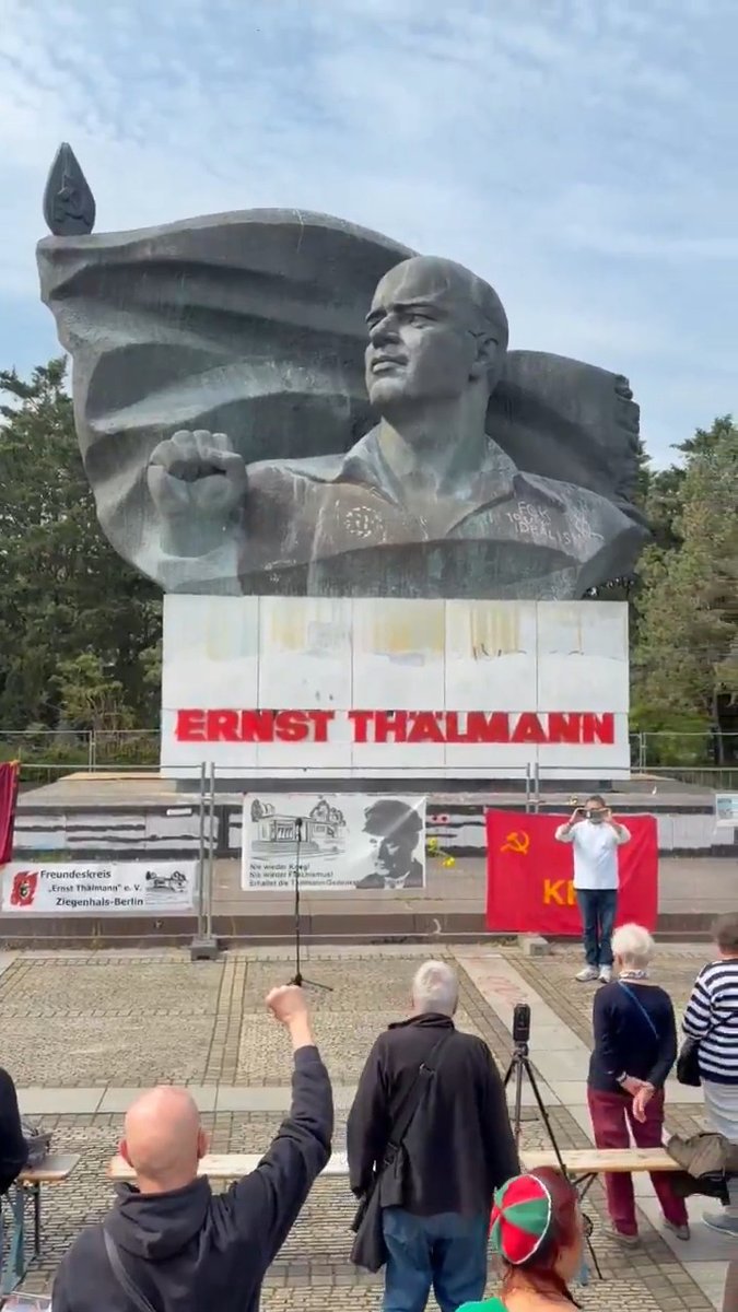 Gedenken zum 140. Geburtstag des KPD-Vorsitzenden Ernst Thälmann am Thälmann-Denkmal Prenzlauer Berg. jW ist vor Ort.