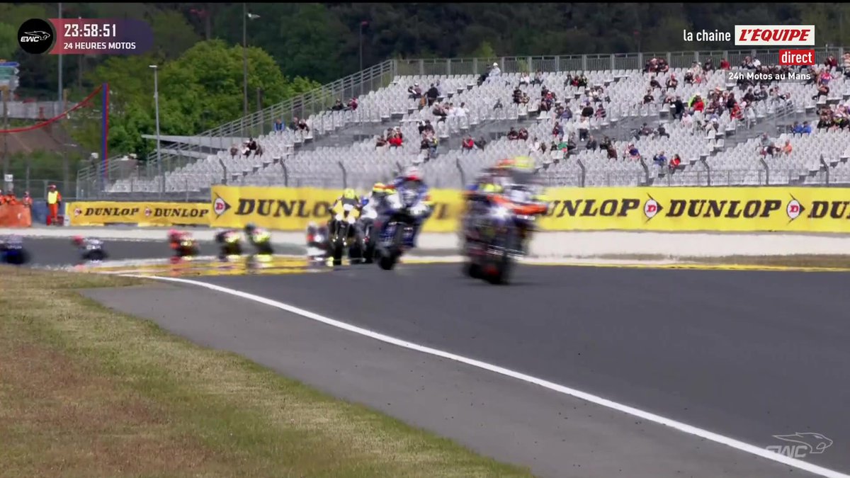 C'est parti pour les 24h du Mans motos ! Un début de course toujours impressionnant, et la Yahama n°1 qui a perdu la tête dès le premier tour