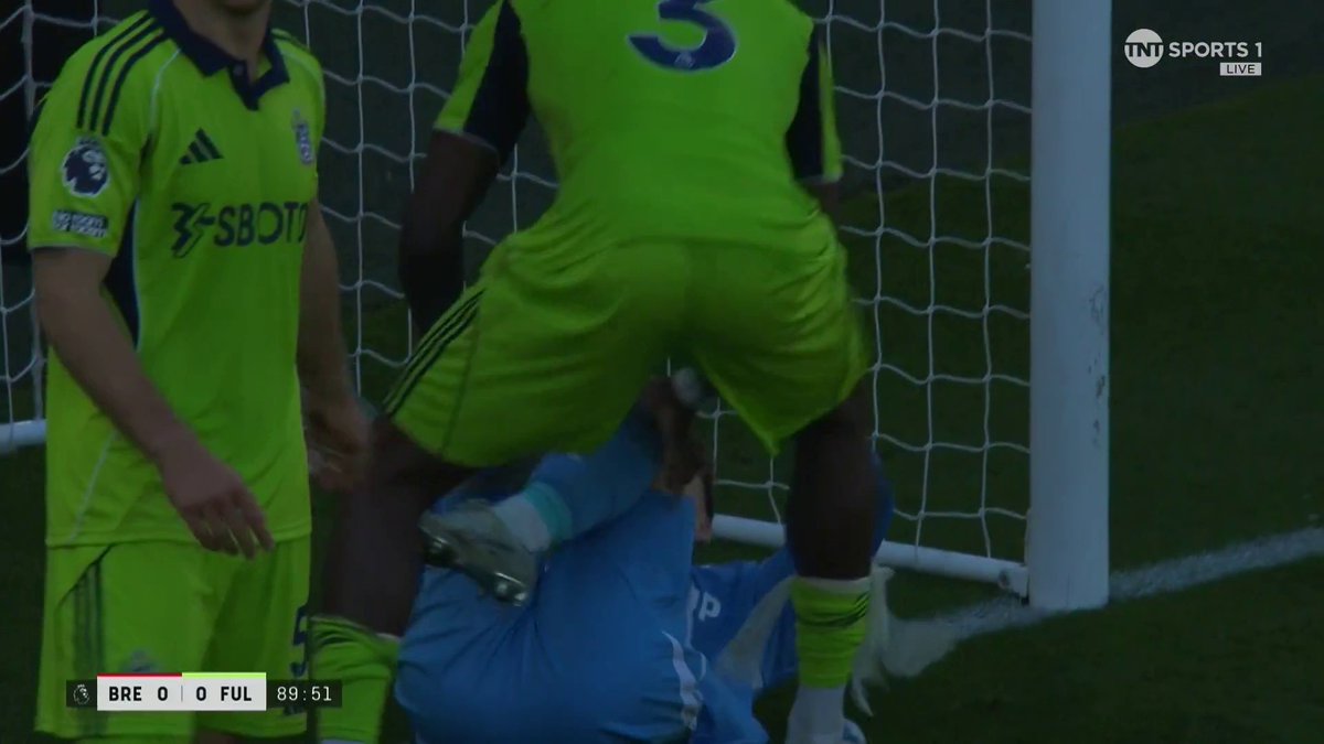 Bernd Leno that is an outrageous save 🤩 Fulham's goalkeeper pulls out one of the saves of the season in stoppage time! TNT Sports and HBO Max