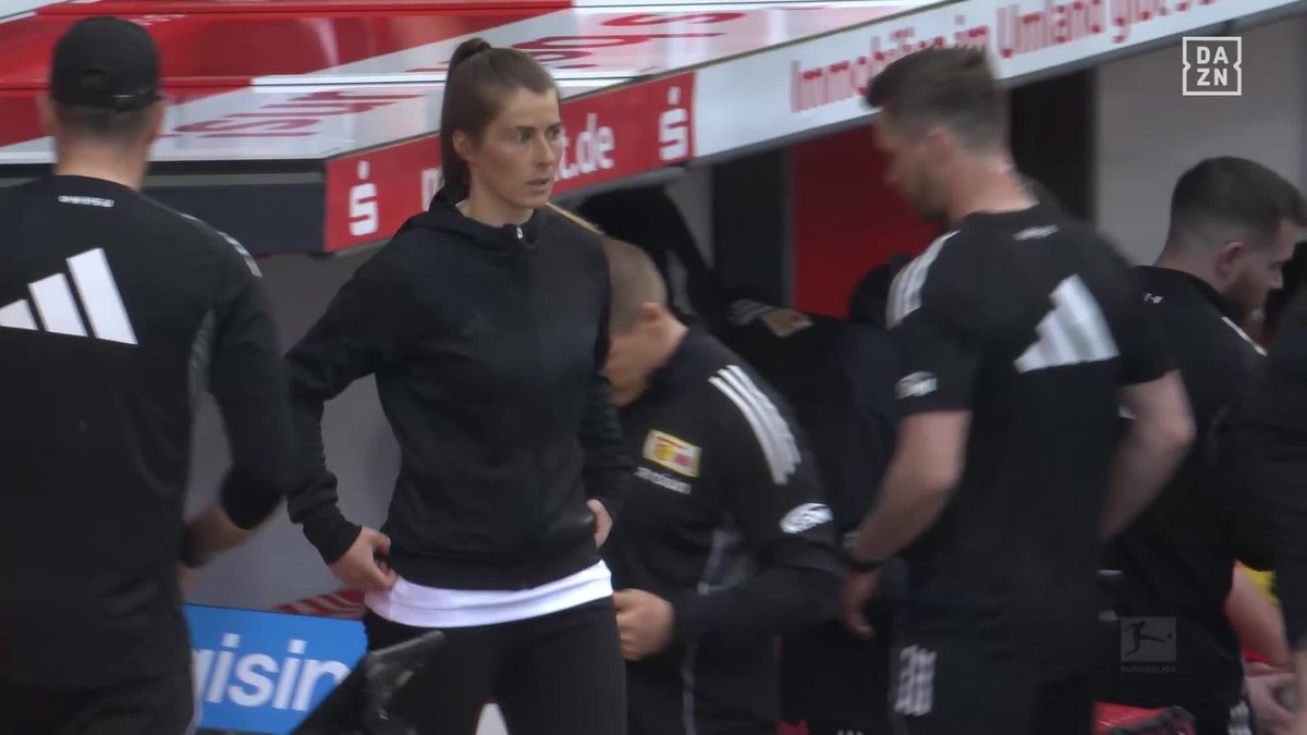 MARIE-LOUISE ETA ✨ OFICIALMENTE, LA PRIMERA ENTRENADORA DE LAS 5 GRANDES LIGAS 🏆🇩🇪 #BundesligaEnDAZN 🇩🇪