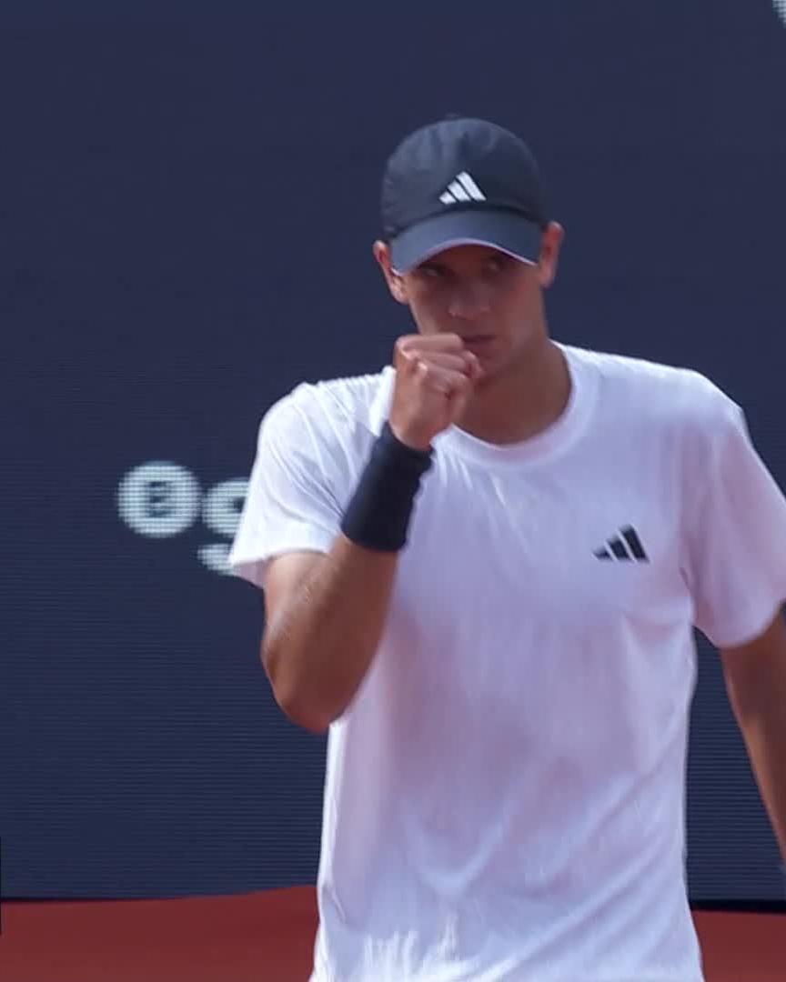 6/6 break points saved 🤯 Rafael Jodar takes the first set 6-3 vs Fils in Barcelona! #BCNOpenBS
