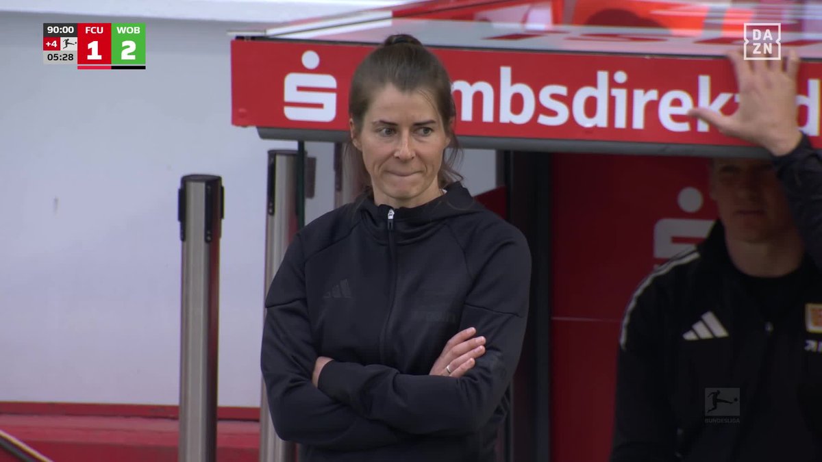 ¡NO PUDO SER EN SU DEBUT EN LA BUNDESLIGA! 😰 El Union Berlin de Marie-Louise Eta, primera mujer que dirige en la liga alemana, perdió 2-1 ante el Wolfsburgo #BundesligaEnDAZN 🇩🇪