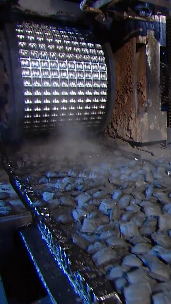 The crunchy creation of coal ⚫️ #HowItsMade #coal