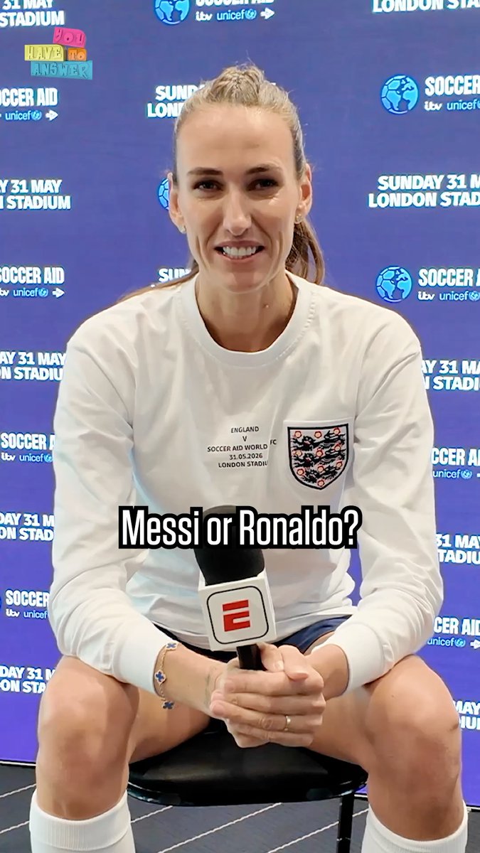 Messi or Ronaldo? Neville or Carragher? Jill Scott shares her answers 👀