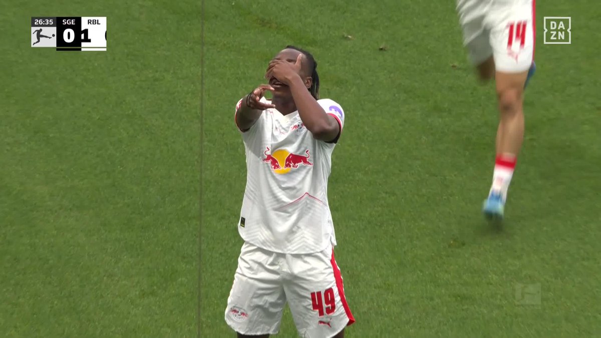 HACE LO QUE QUIERE Y CUANDO QUIERE 🤯🔥 El golazo de Yan Diomande con el RB Leipzig para cerrar el estadio 😮💨 #BundesligaEnDAZN 🇩🇪