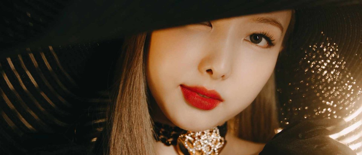 When Nayeon’s solo debut trailer started off with all of TWICE members’ individual colour blending into hers, and then her baby blue blending into the official TWICE colour… NAYEON = Her members NAYEON = TWICE