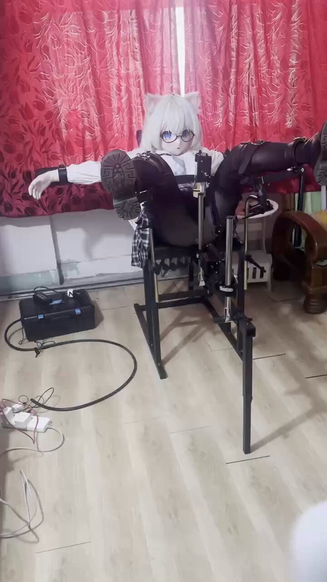 唔，这是哪里，啊！不可以，不要！！！ “我会把你变成只会发情的乳胶烧鸡娃娃～” 不可以……唔 （未完待续）3kfo福利发乳胶版 #kigurumi