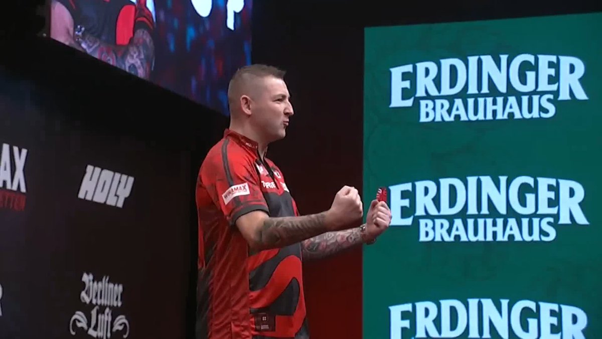 THE ASP RACES THROUGH! Nathan Aspinall is through to Sunday's action, as The Asp breezes past Jeffrey De Zwaan, beating the Dutchman 6-1! 📺 #ET5