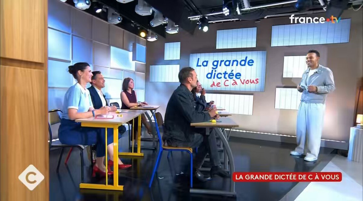 📺 #CàVous très bel éloge de Mohamed Bouhafsi et de Augustin Trapenard pour tous les enseignants.