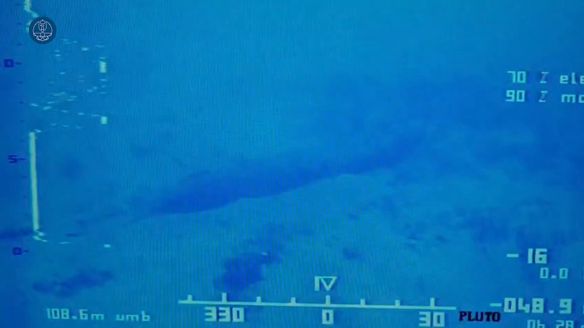 ⚓ El cazaminas #Tambre, M-33 desplegado en la operación #NobleShield, ha localizado e identificado dos torpedos de la II Guerra Mundial en el Mediterráneo, uno de ellos a 100 metros de profundidad. Trabajar a esa profundidad con un robot submarino es complejo y requiere gran precisión. Una muestra de la alta capacidad contra minas navales que estos buques aportan a España y a NATO #MOPS Armada NATO_MARCOM