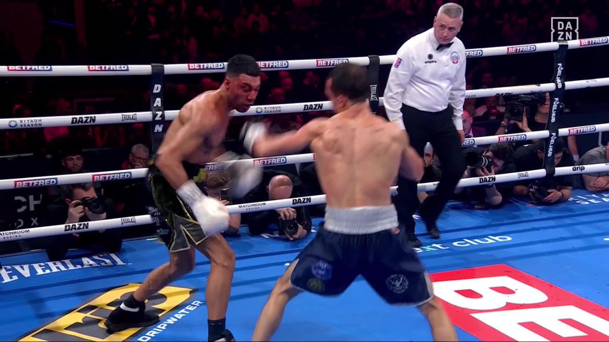 HUGE BODY SHOT FOR THE 5TH ROUND KO 👊💥 #WhittakerSuarez | Live NOW on DAZN ▪️