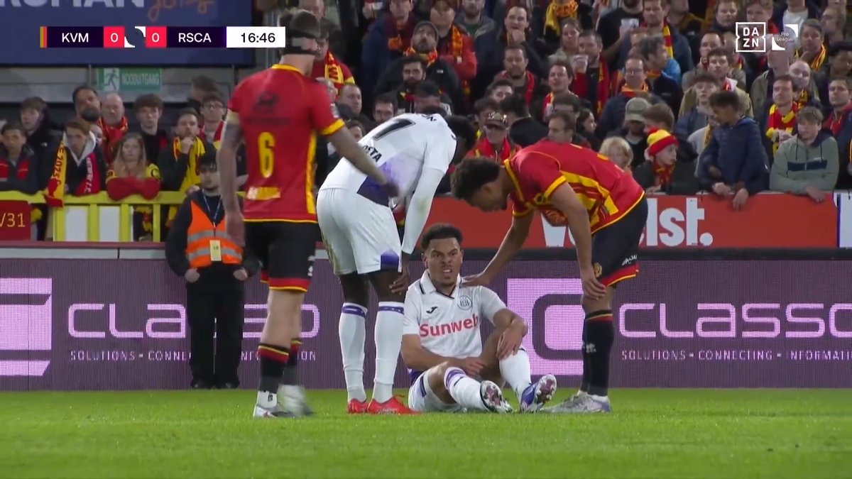 🚨 Mario Stroeykens sort sur blessure face à Malines.🤕 Aïe… à deux mois de la Coupe du Monde 🎥 DAZN België