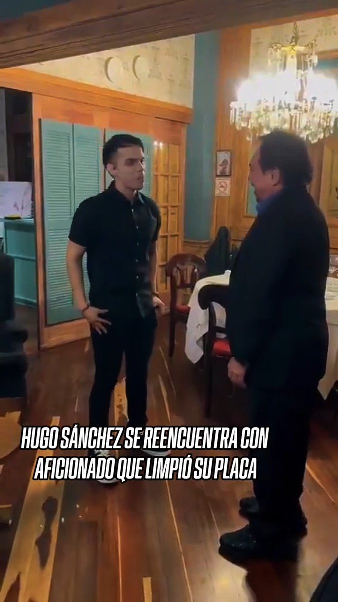 ¡Enorme, Hugo Sánchez! 👏🏻 El 'Pentapichichi' fue a agradecer personalmente al aficionado que limpió su placa en el Estadio del Atlético de Madrid 👊🏻 🇲🇽 🎥 Hugo Sánchez