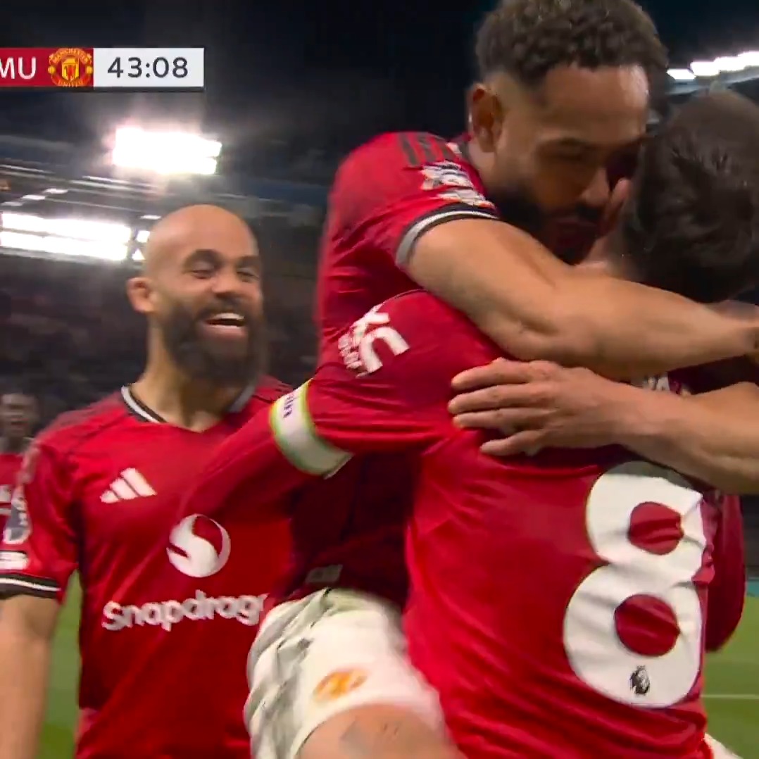 Matheus Cunha with a STRIKE to open the scoring for Man United right before the half. 🔥