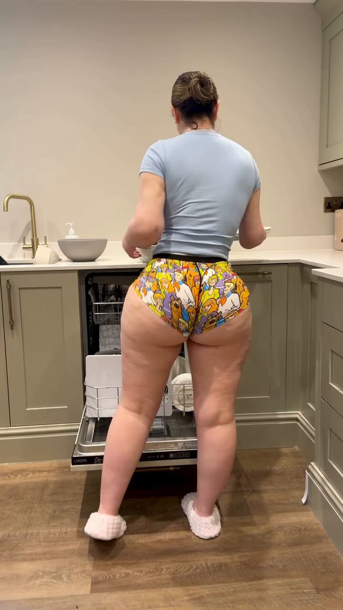 no words needed for Scobby Doo pants 😳