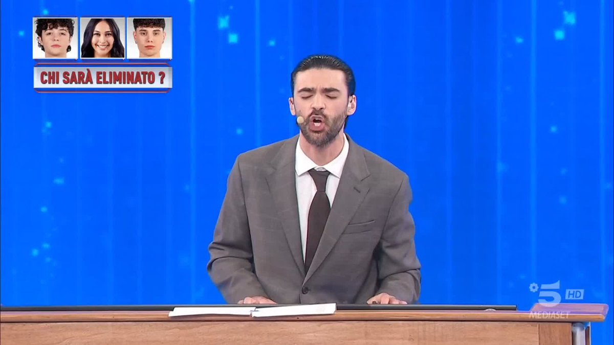 ha chiamato maria la preside ha suonato il piano con lei ha cantato ha ballato ha fatto ridere carlo amleto la star dello show #amici25
