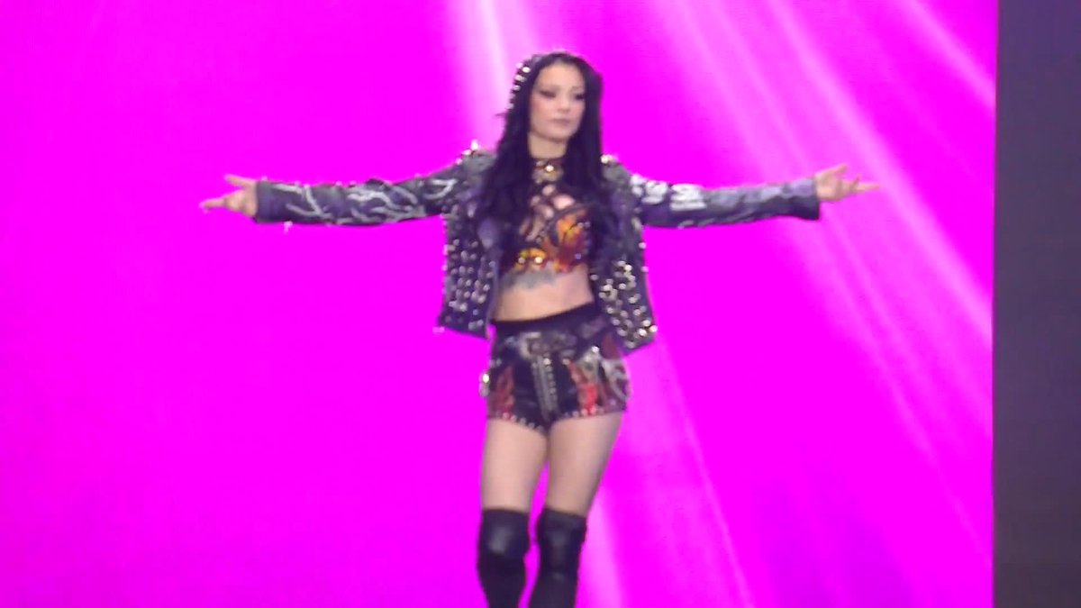 PAIGE IS BACK!!!!! 💜 WHAT A WRESTLEMANIA MOMENT!!