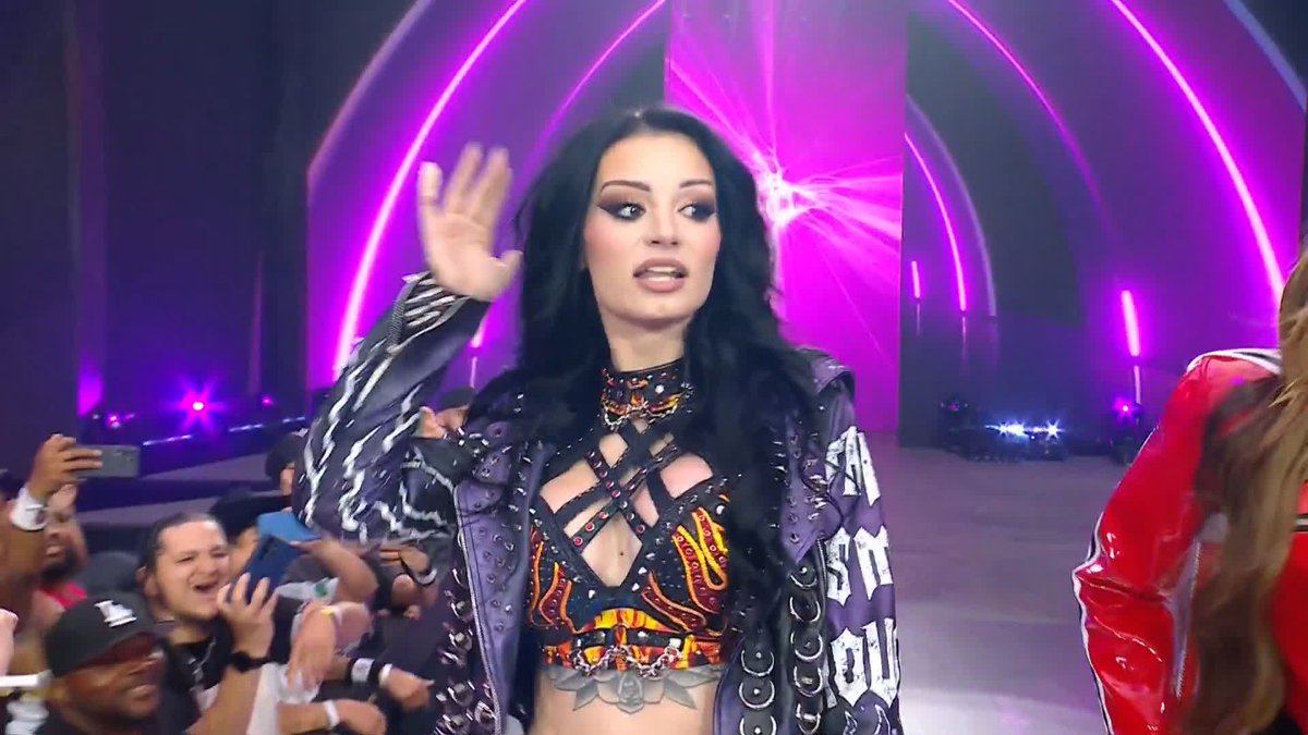 Paige está en #WrestleMania para hacer equipo con Brie Bella 🙌